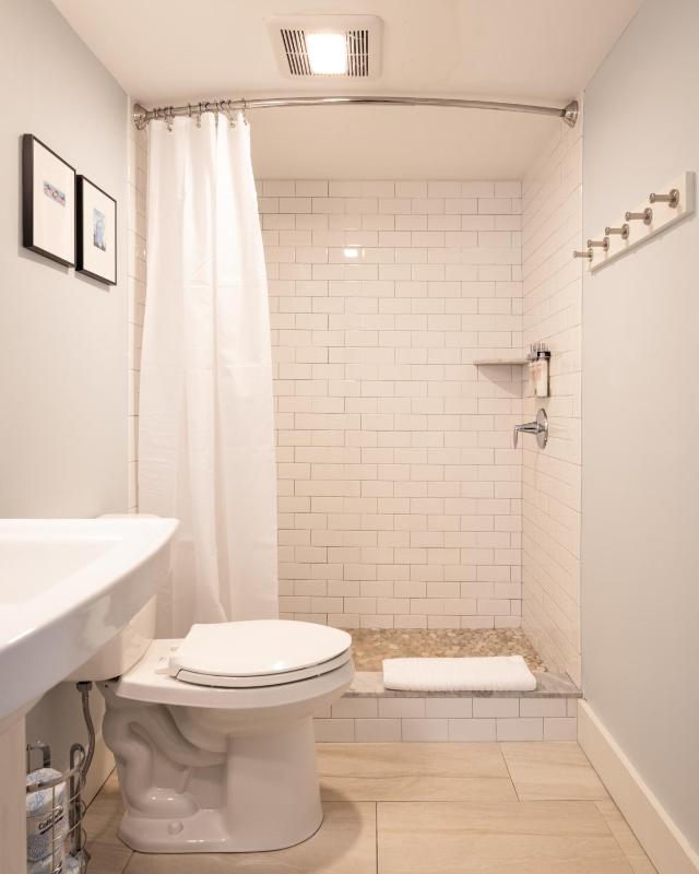 Deluxe Queen Room image 2