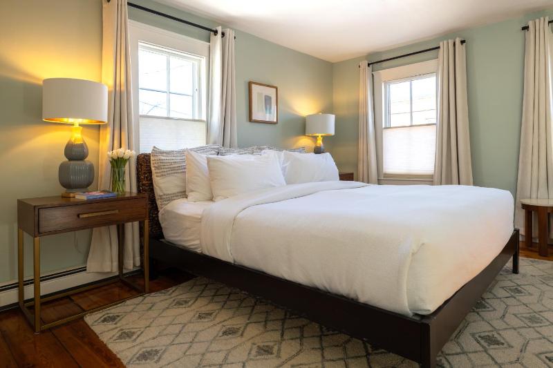 King Room image 4