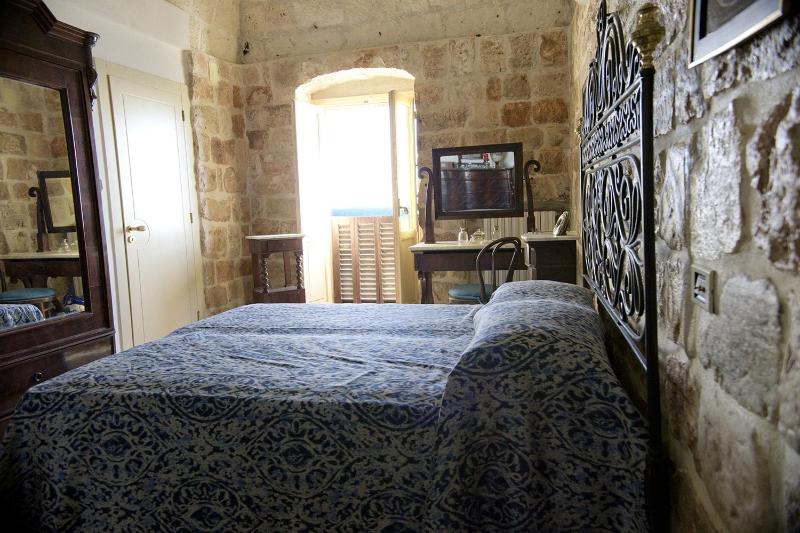 Double Room with Sea View image 4