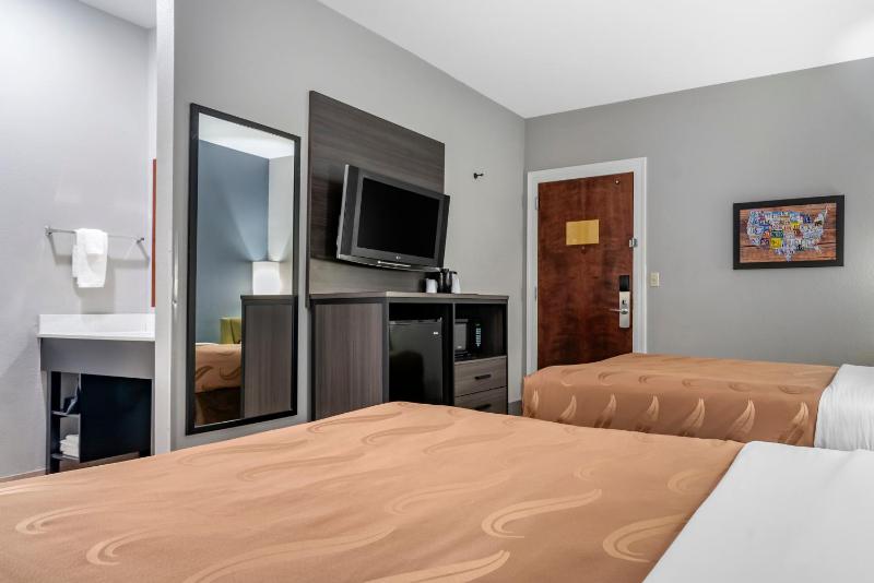 Double Room with Two Double Beds - Non-Smoking image 4