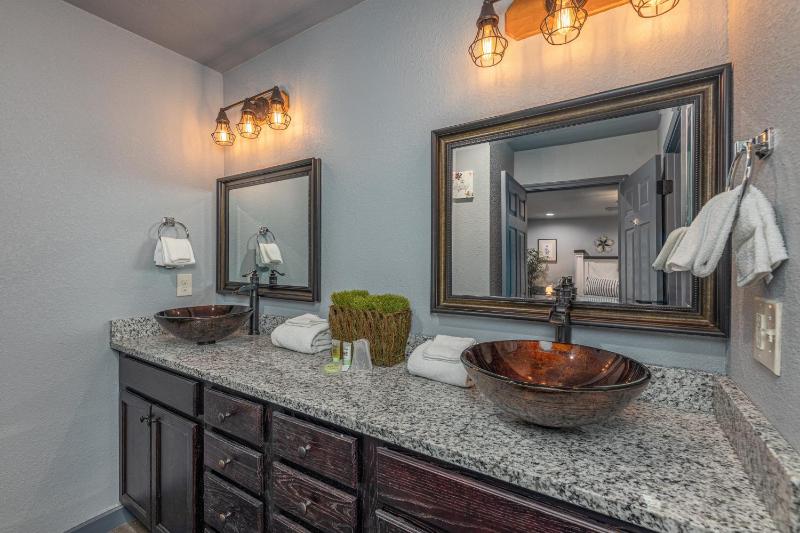 Sweet Surrender Cabin with Premier Amenities - image 3