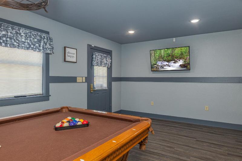 Sweet Surrender Cabin with Premier Amenities - image 6