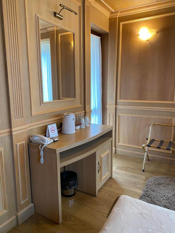 Double Room image 3