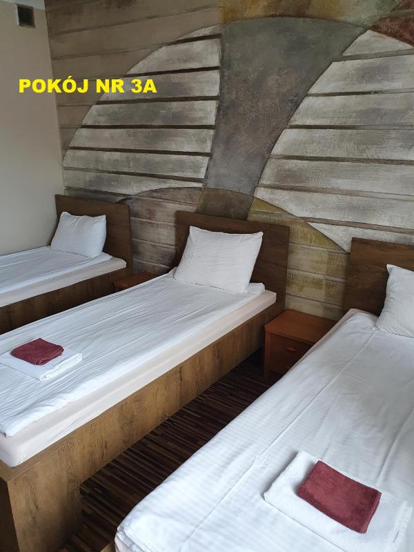 Basic Triple Room with Shared Bathroom image 3