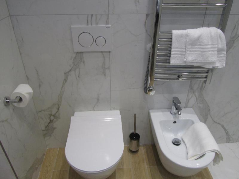 Superior Triple Room image 3