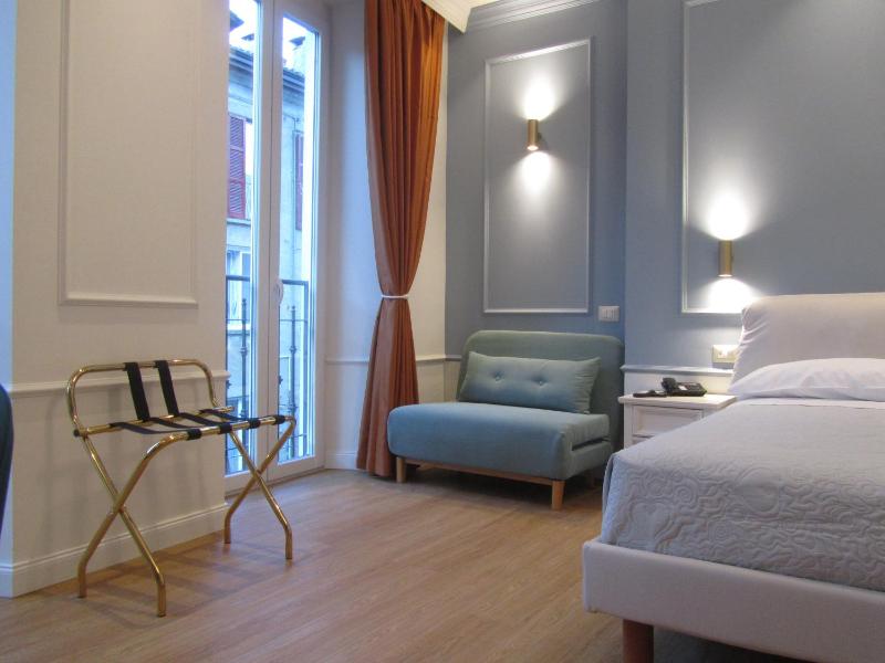 Superior Triple Room image 4