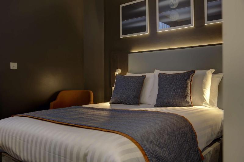 Standard Single Room image 4