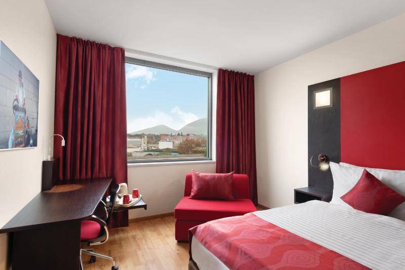 Standard Twin Room with Sofa Bed - Non Smoking image 1