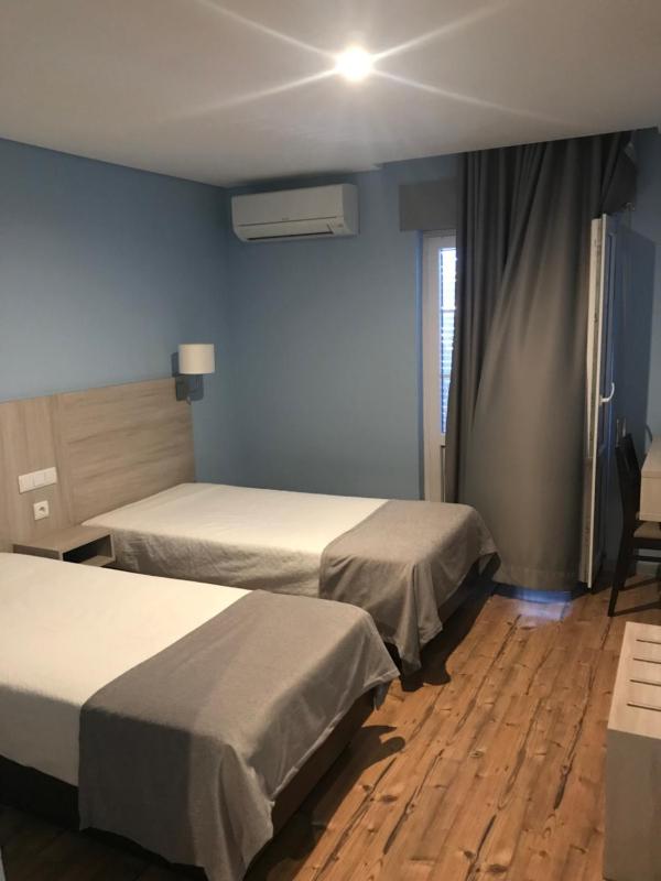 Twin Room image 1