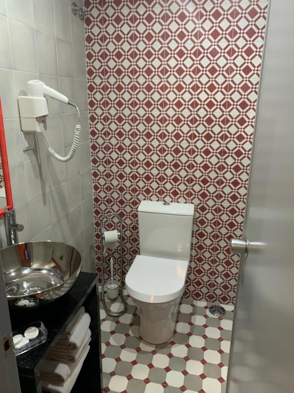 Twin Room image 4