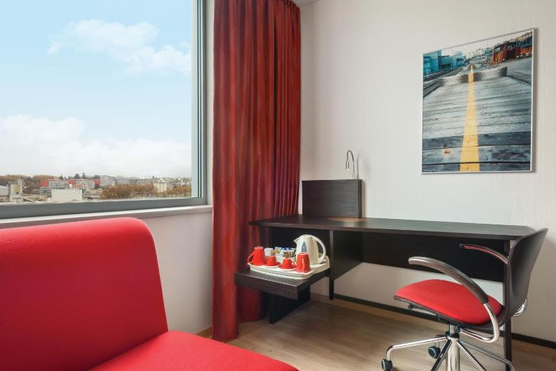 King Room with Sofa Bed - Non-Smoking image 3