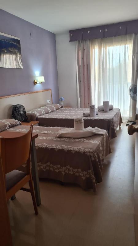 Triple Room with Balcony image 3