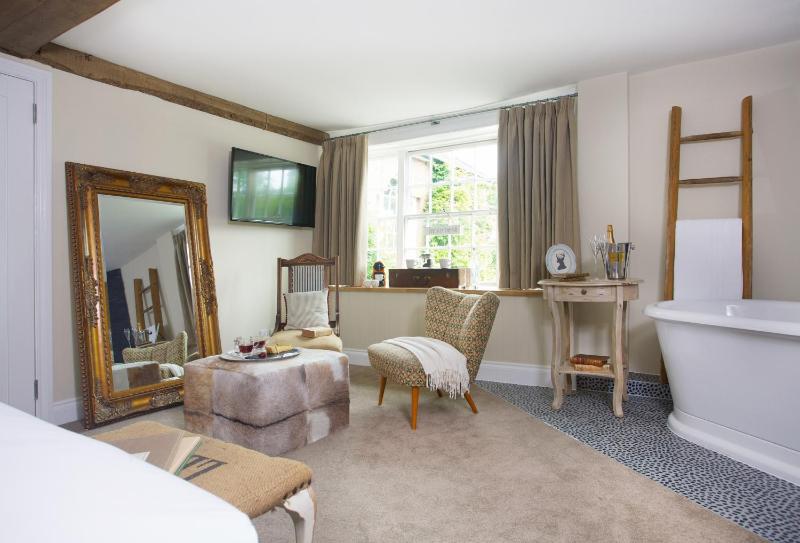 Deluxe Double Room image 2