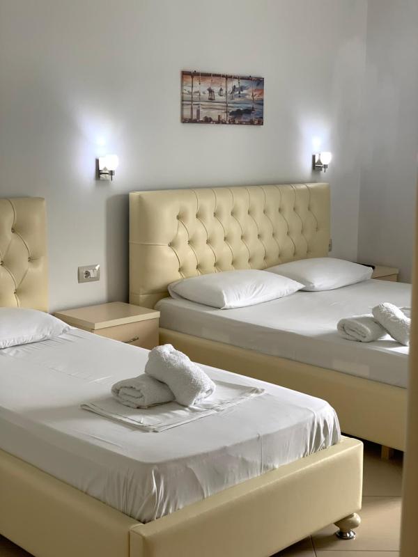 Triple Room with City View image 2