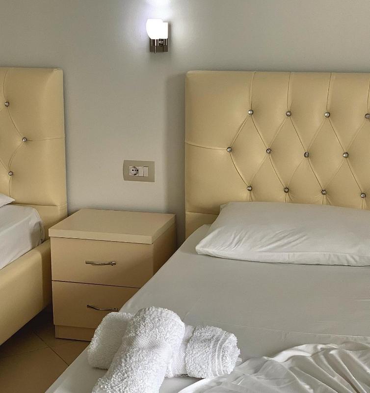 Triple Room with City View image 3