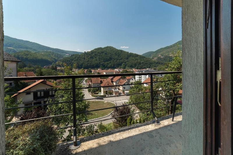 Apartment with Mountain View image 3