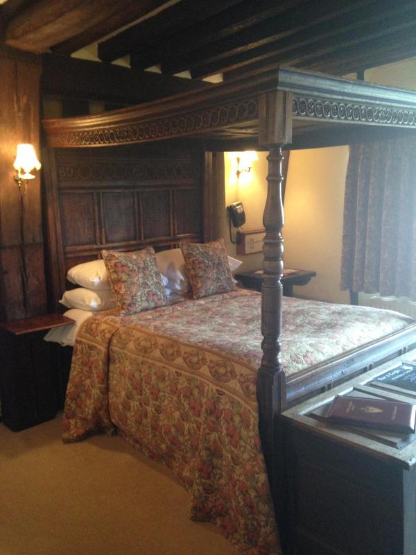 Double Room with Four Poster Bed image 2