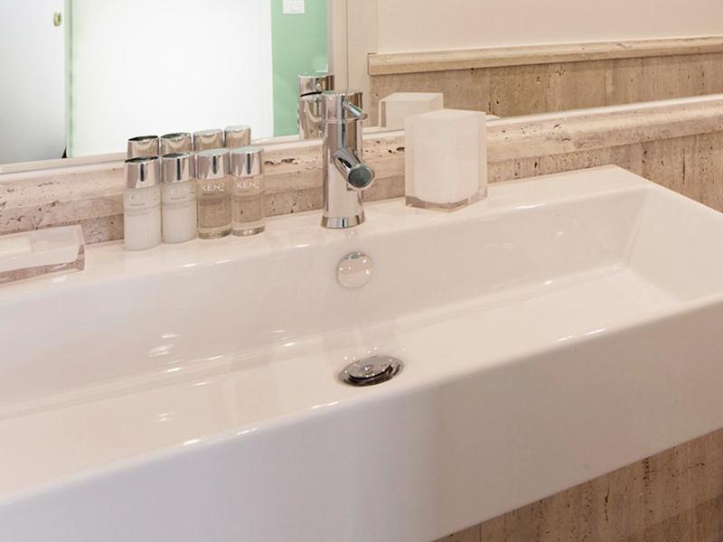 Classic Double or Twin Room image 2