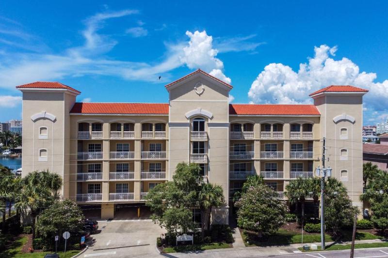 304 Bay Harbor - image 7