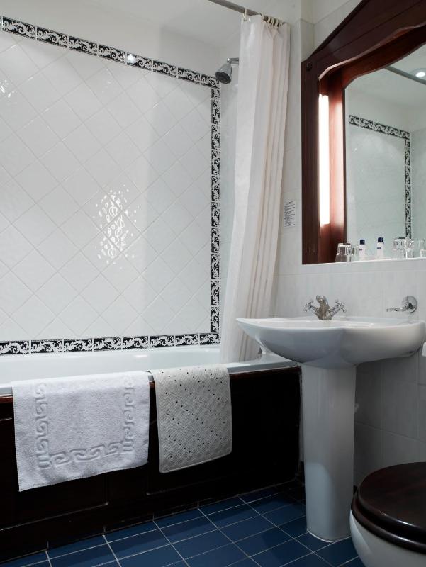 Double or Twin Room image 2