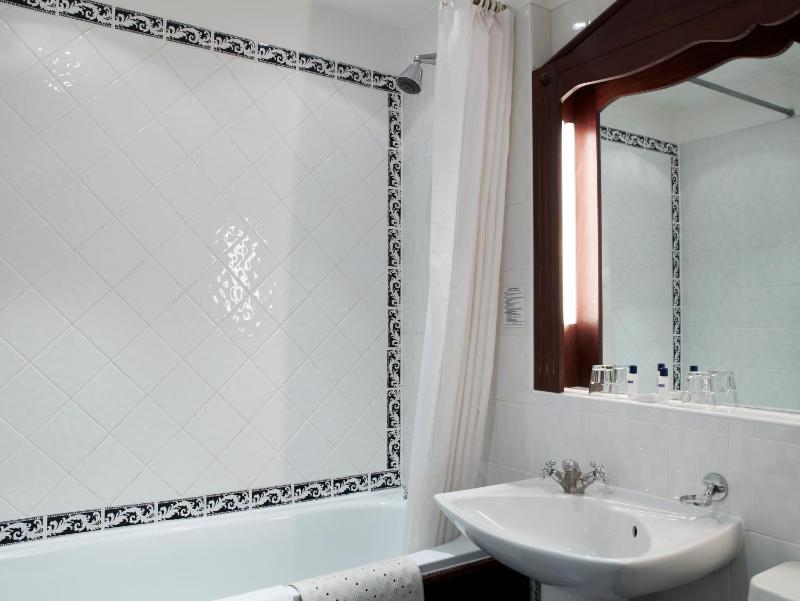 Standard Triple Room image 3