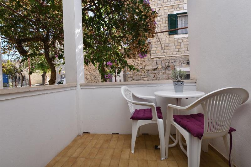 Double Room with Balcony image 2