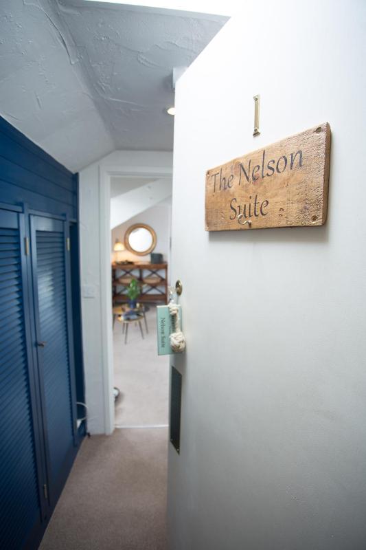 Deluxe Suite with Sea View image 3