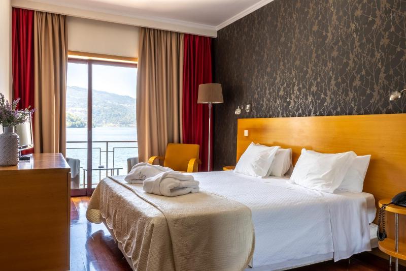 Double Room with Balcony and river view image 1