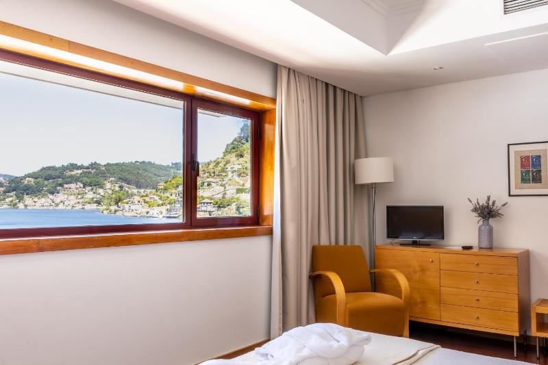 Double Room with Panoramic River View image 3