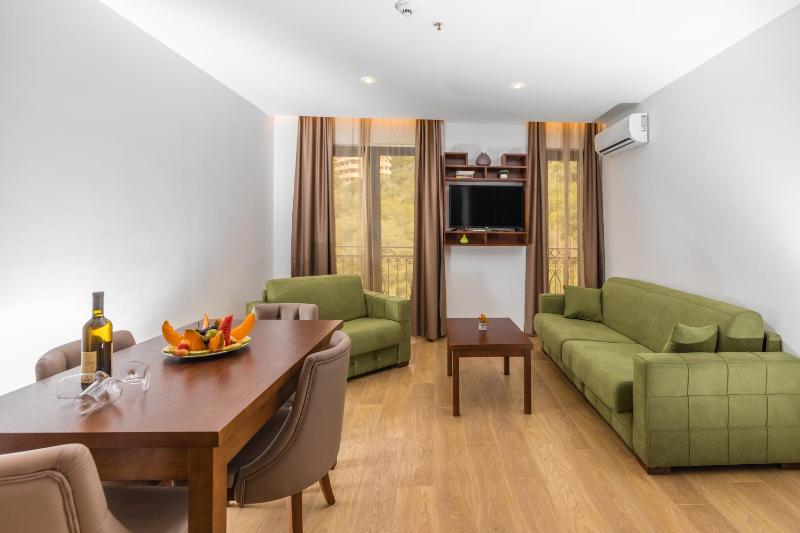 One-Bedroom Apartment image 3