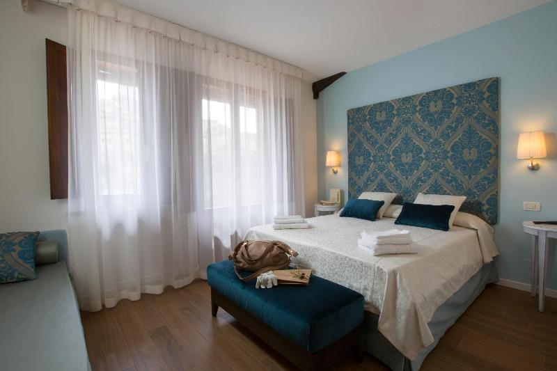 Superior Double or Twin Room with City View image 1