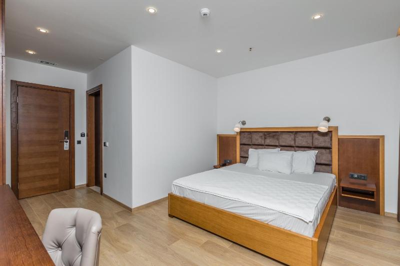 Double Room image 3