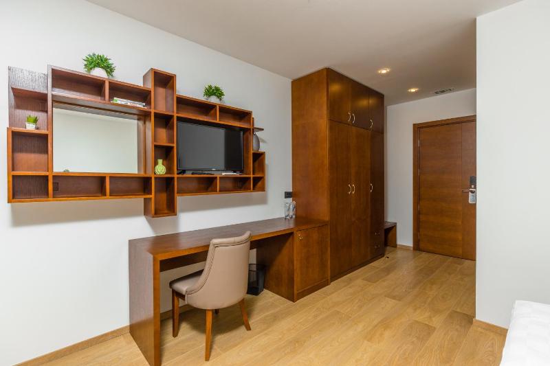 Double Room image 4