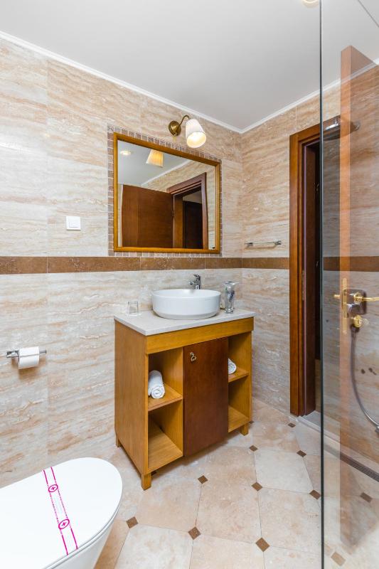 Deluxe Double Room with Extra Bed image 3