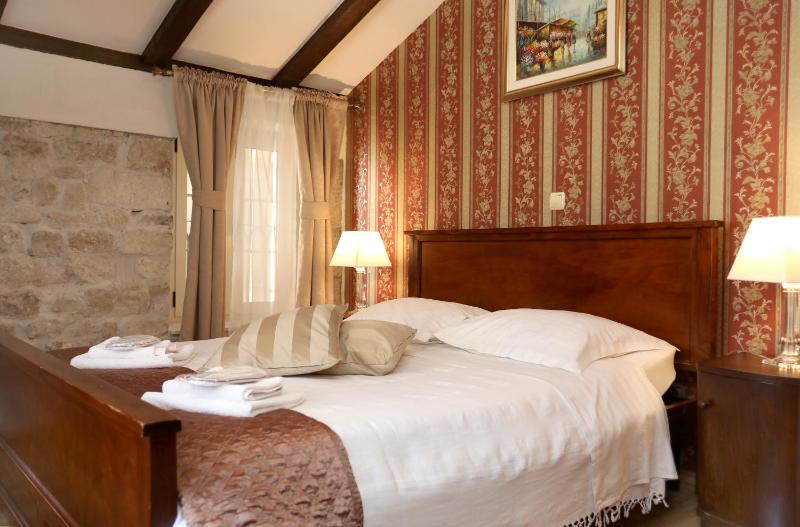 Superior Double Room with Sofa image 4