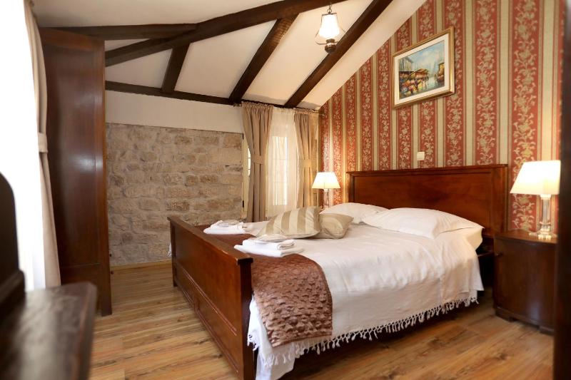 Superior Double Room with Sofa image 3
