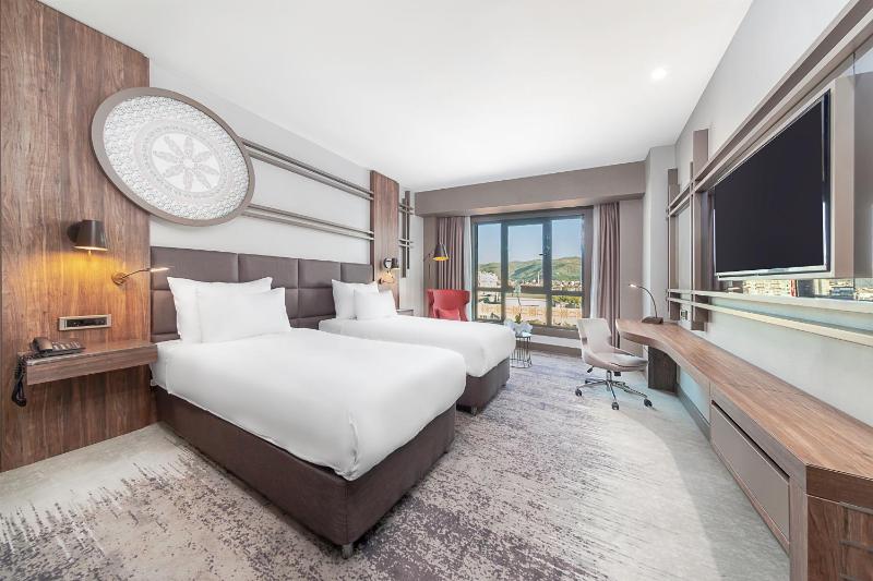 Superior King Room image 4