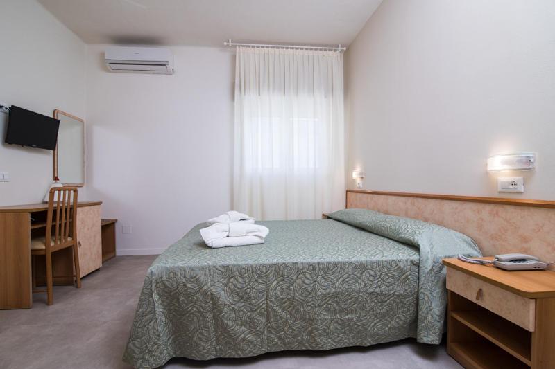 Double or Twin Room - Disability Access image 3