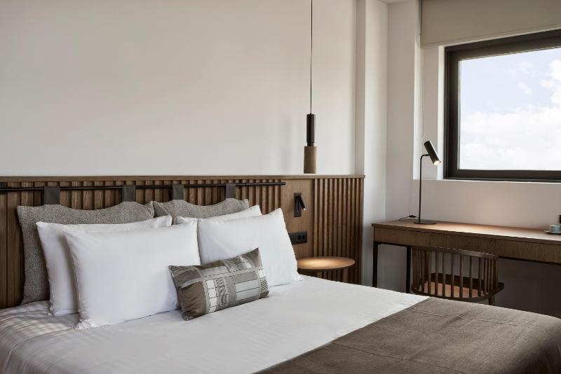 Junior Suite with Garden View image 1