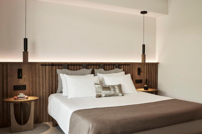 Junior Suite with Private Pool image 4