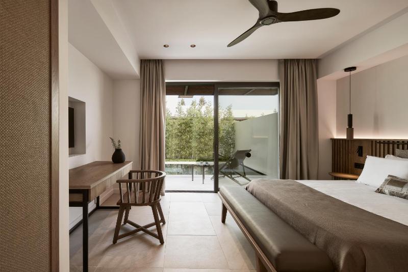 Junior Suite with Private Pool image 1