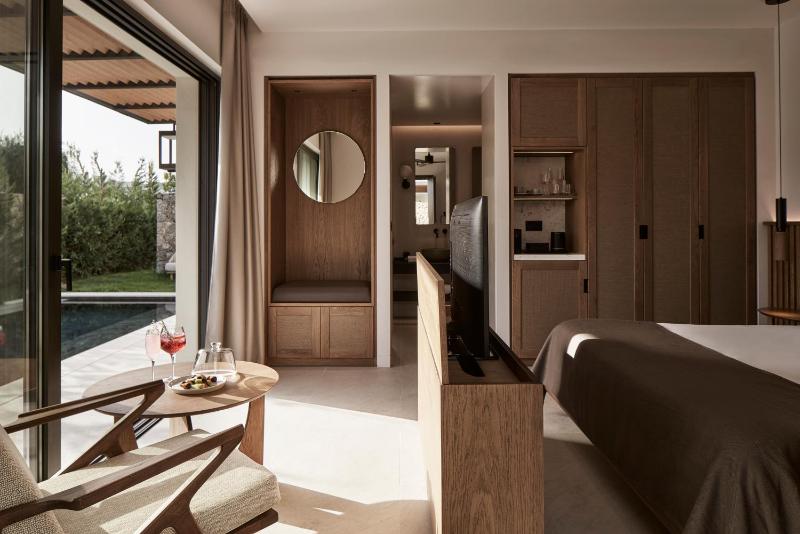 Majestic Suite with Private Pool image 3