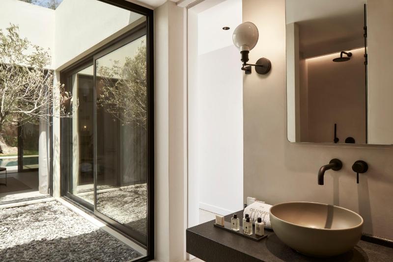 Executive Suite with Private Pool image 3