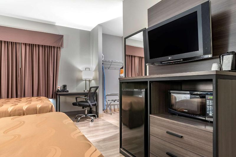 Double Room with Two Double Beds - Non-Smoking image 4