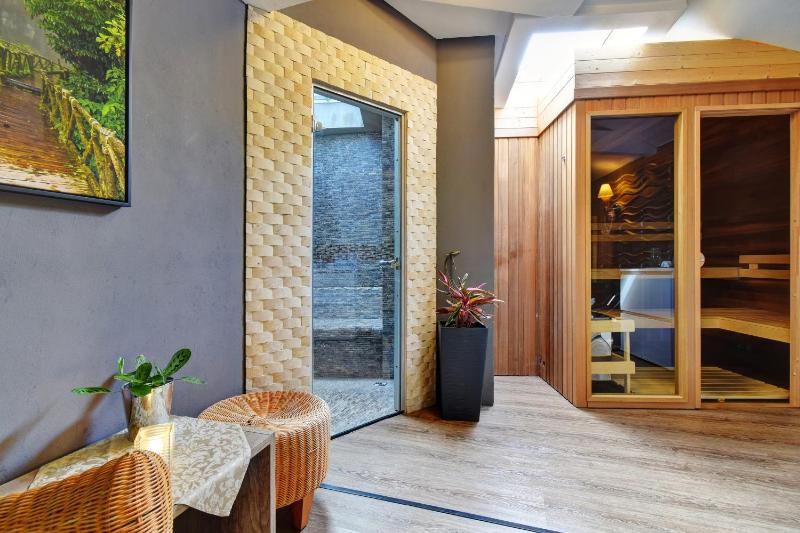 Superior Double or Twin Room with Free Minibar image 2