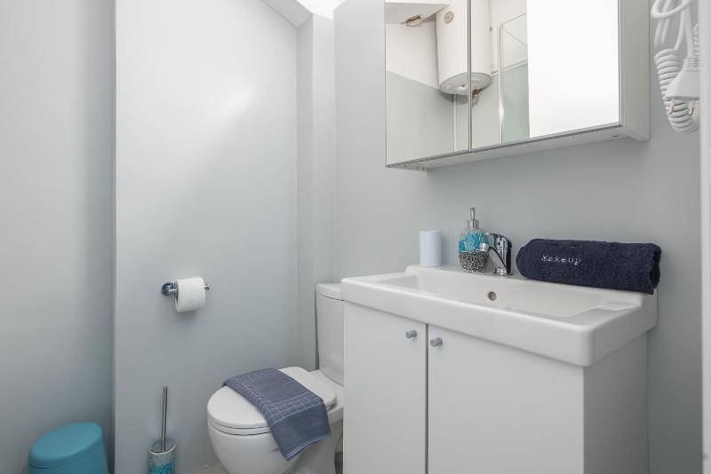 One-Bedroom Apartment image 1