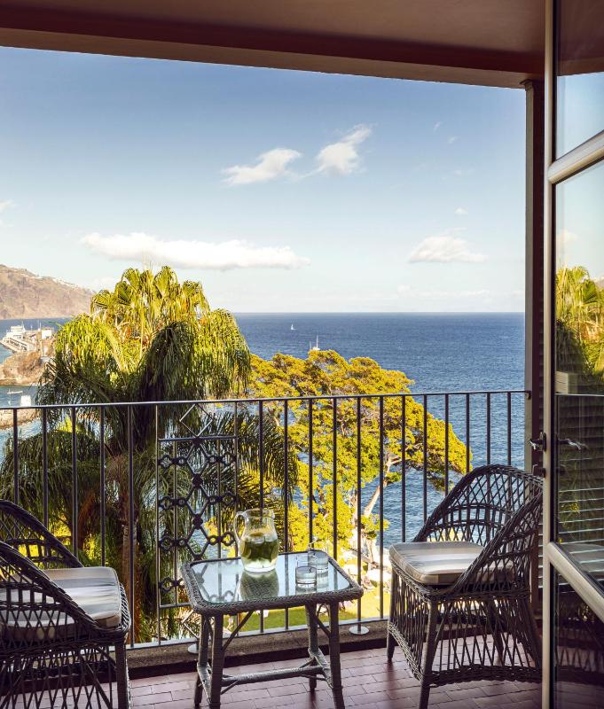 Deluxe Double Room with Sea View image 4