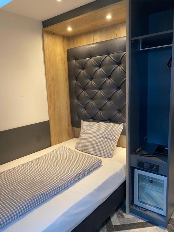 Single Room image 4
