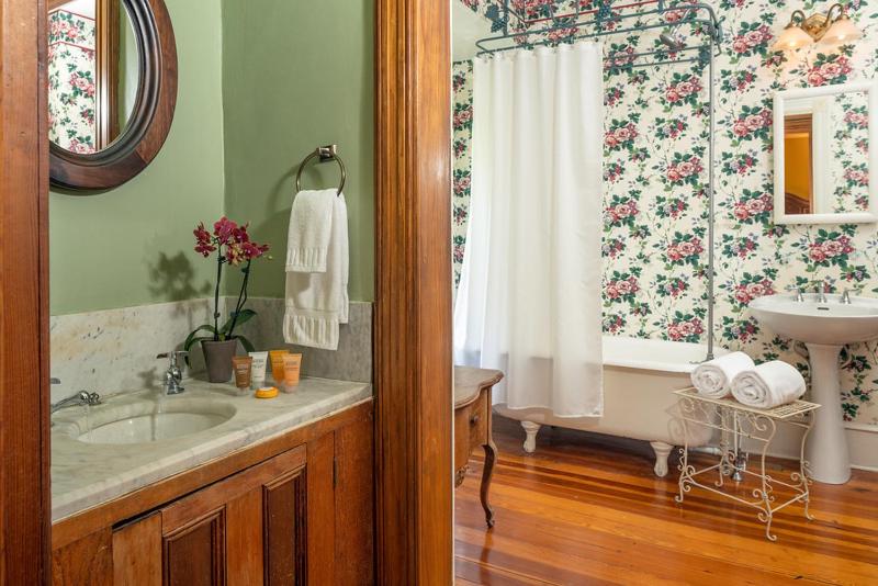 Vineyard View Room (Adults Only, No Pets, Breakfast Included) image 2