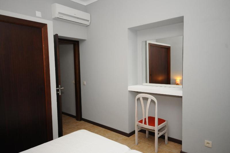 One-Bedroom Apartment image 3